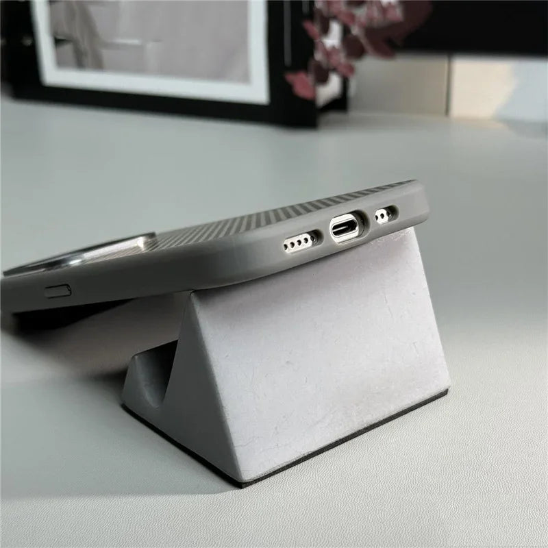 Luxury Alloy Lens Carbon Fibre Magnetic Case for iPhone